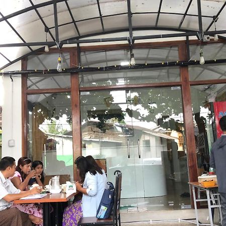 The Lodge Yangon Poshtel Esterno foto