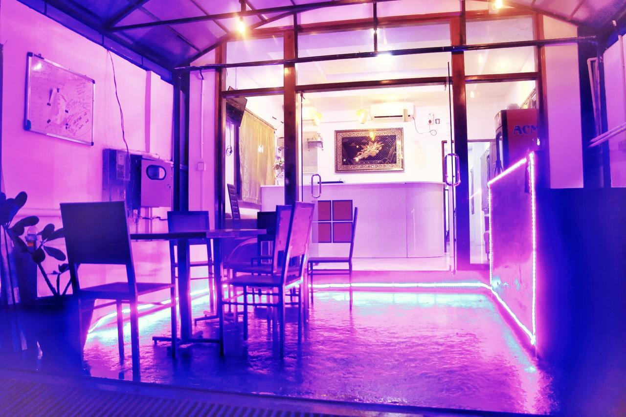 The Lodge Yangon Poshtel Esterno foto
