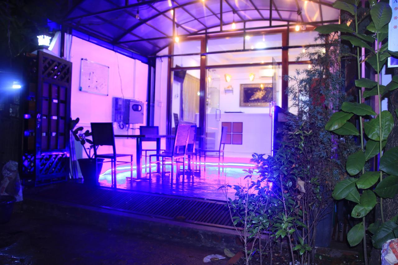 The Lodge Yangon Poshtel Esterno foto