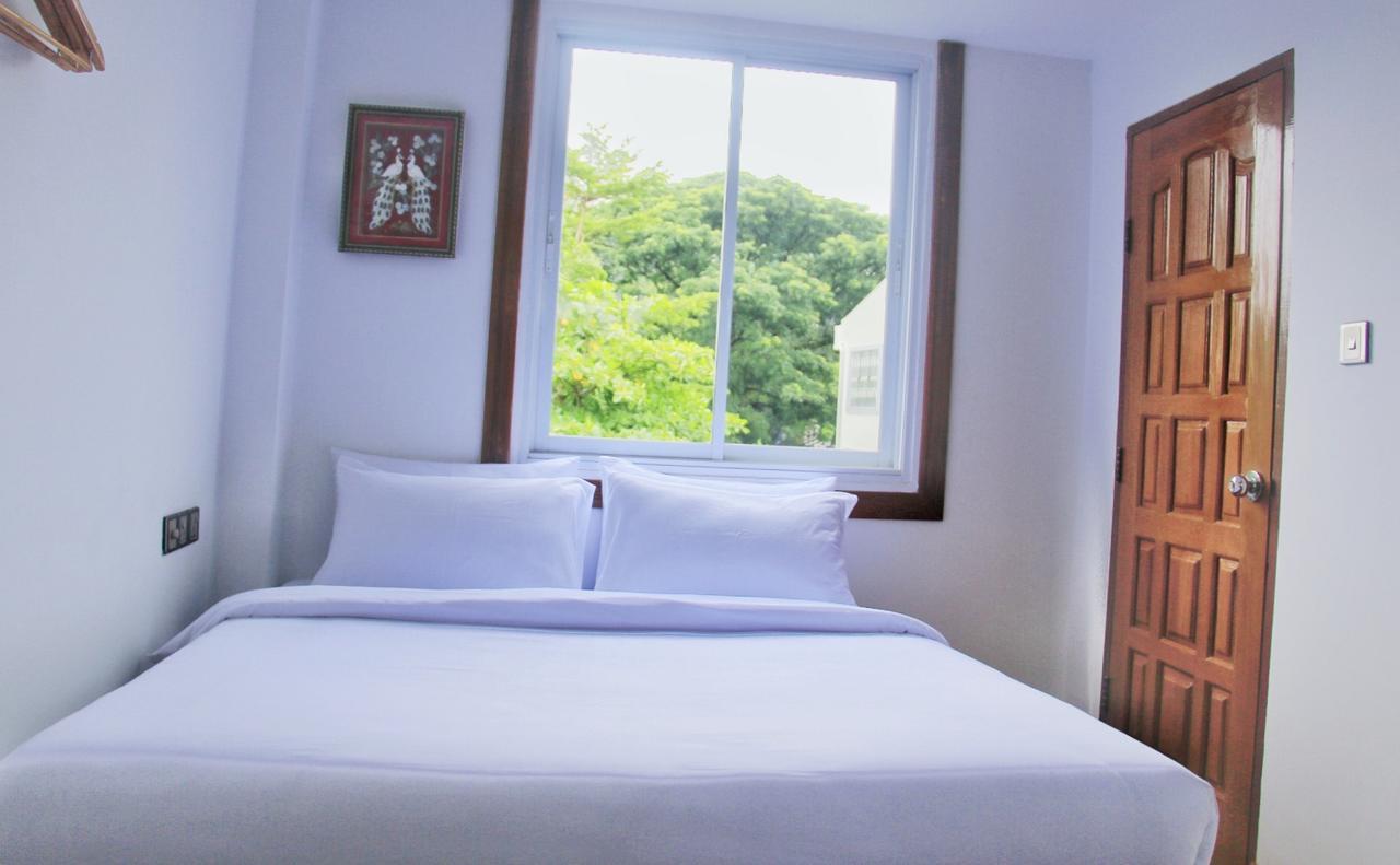 The Lodge Yangon Poshtel Esterno foto