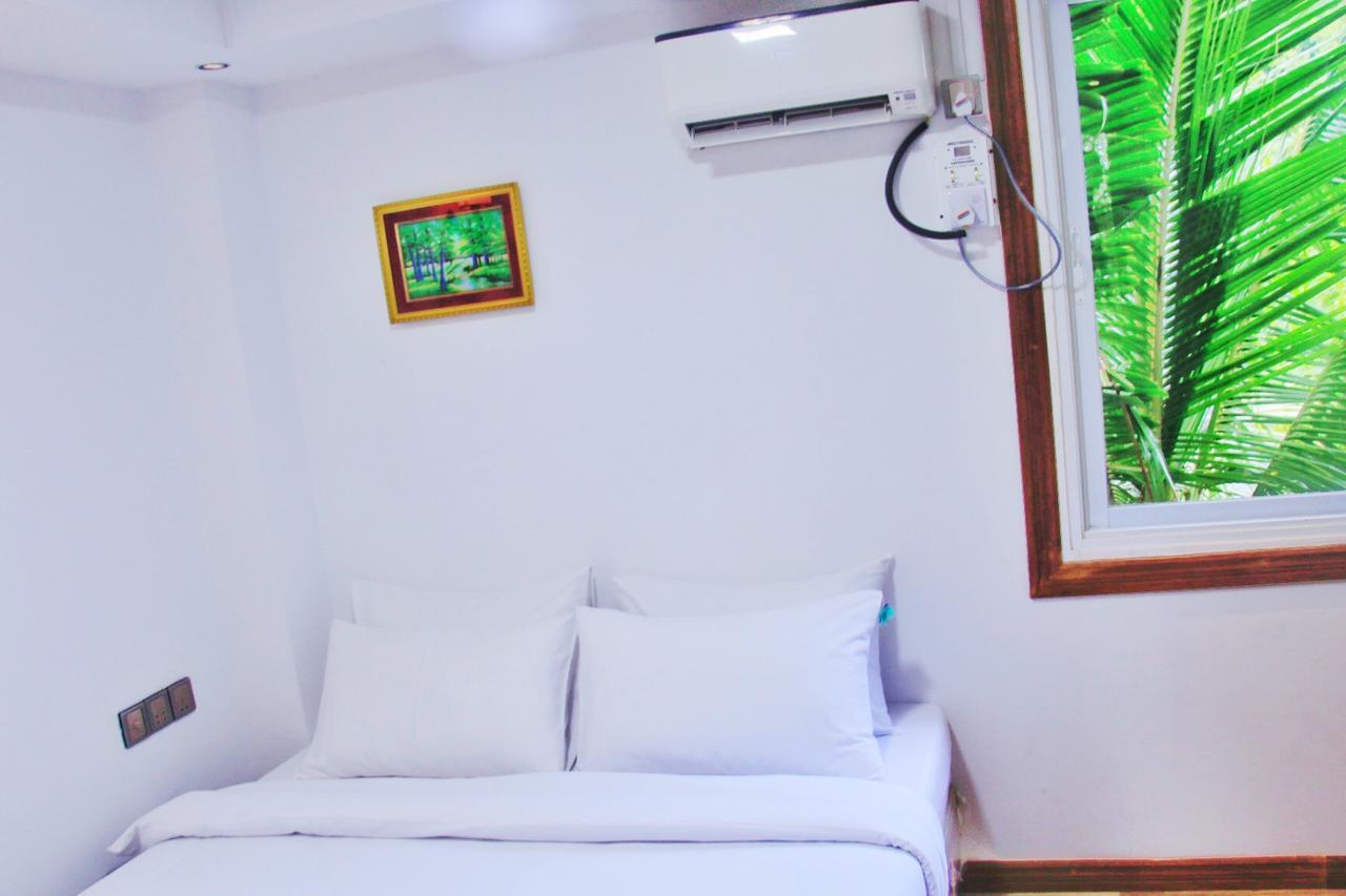 The Lodge Yangon Poshtel Esterno foto
