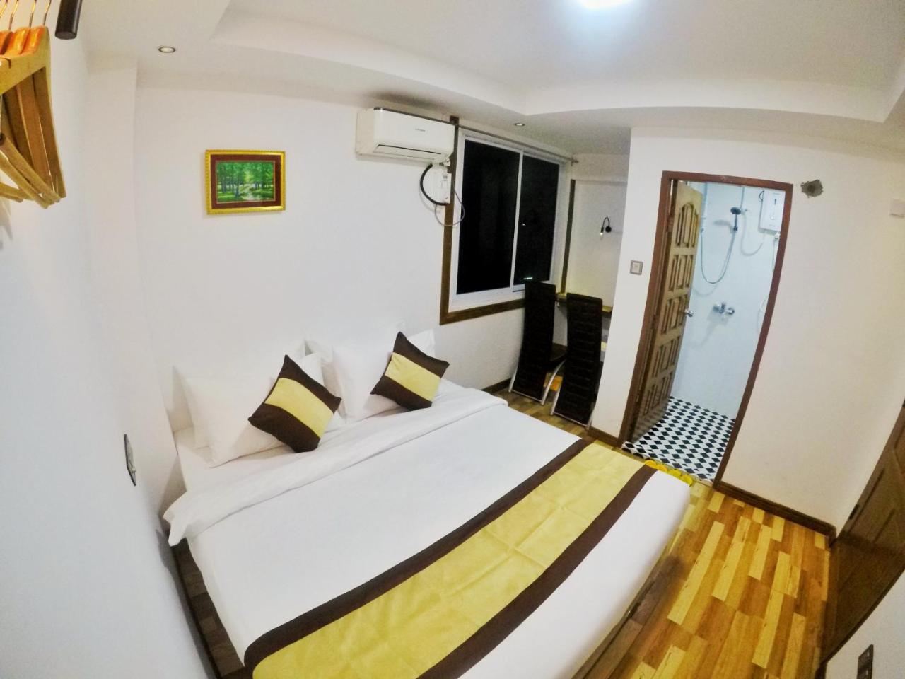 The Lodge Yangon Poshtel Esterno foto