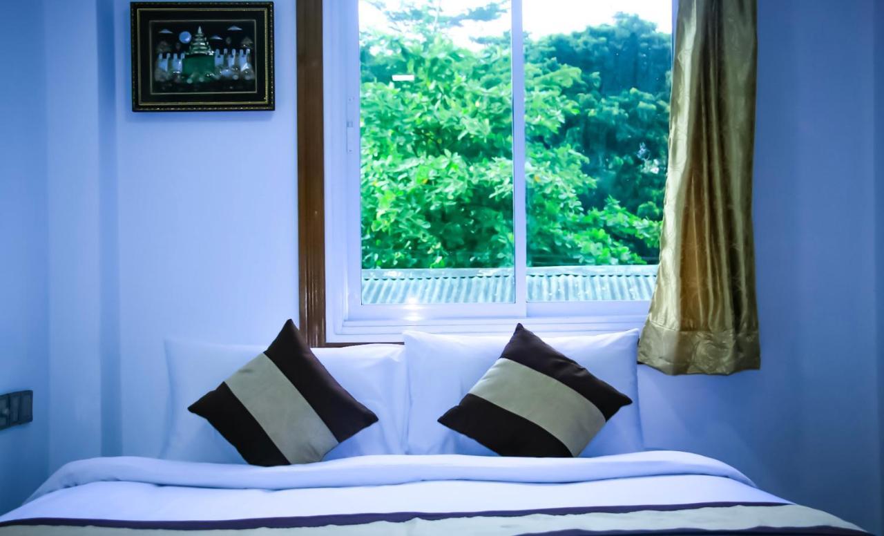 The Lodge Yangon Poshtel Esterno foto