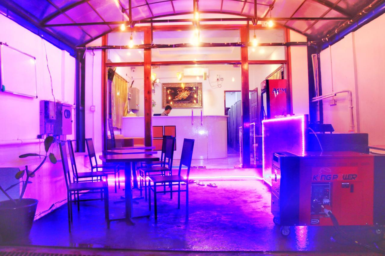 The Lodge Yangon Poshtel Esterno foto