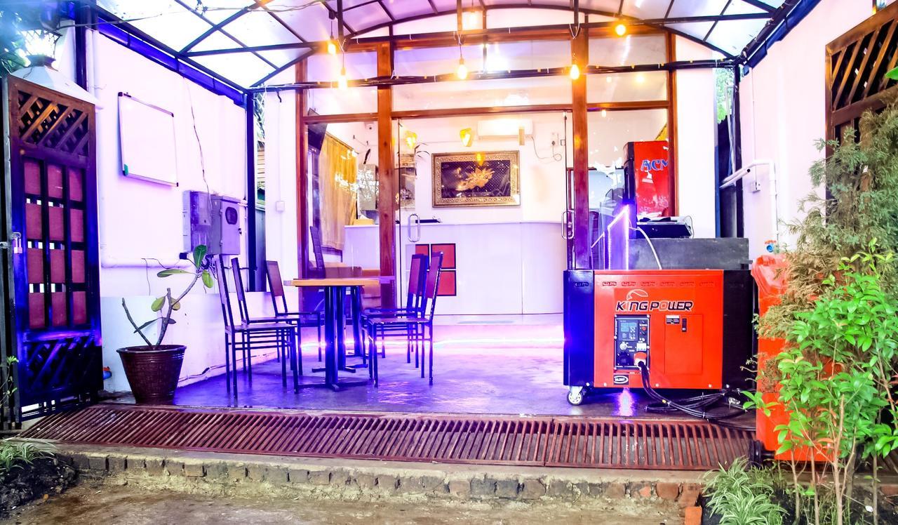 The Lodge Yangon Poshtel Esterno foto