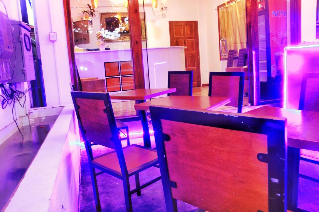 The Lodge Yangon Poshtel Esterno foto
