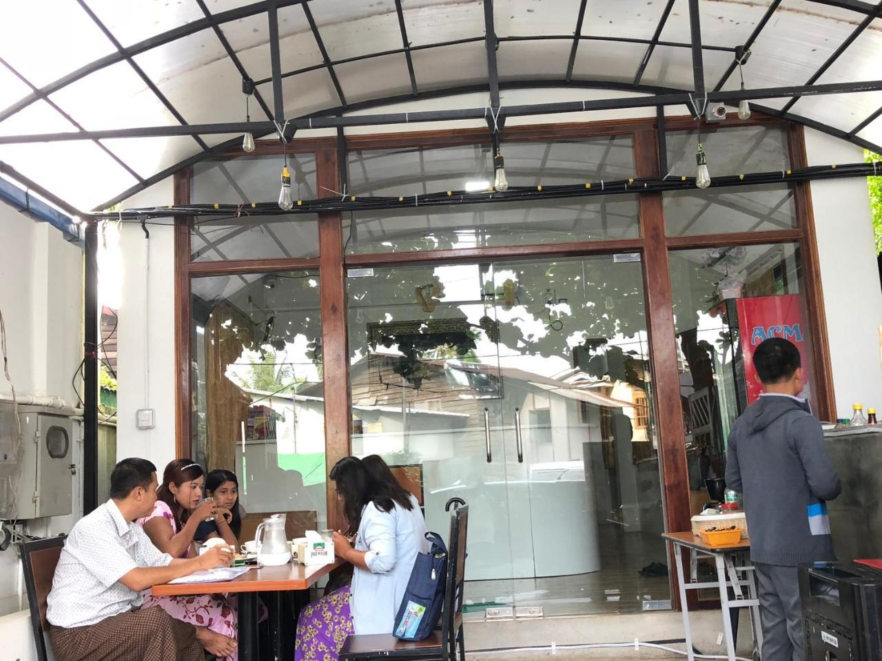 The Lodge Yangon Poshtel Esterno foto