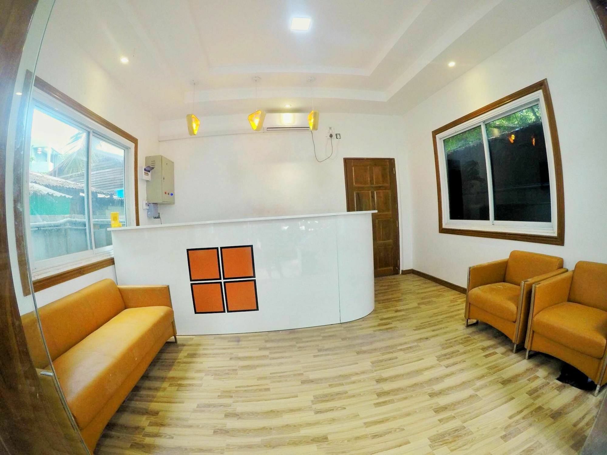 The Lodge Yangon Poshtel Esterno foto