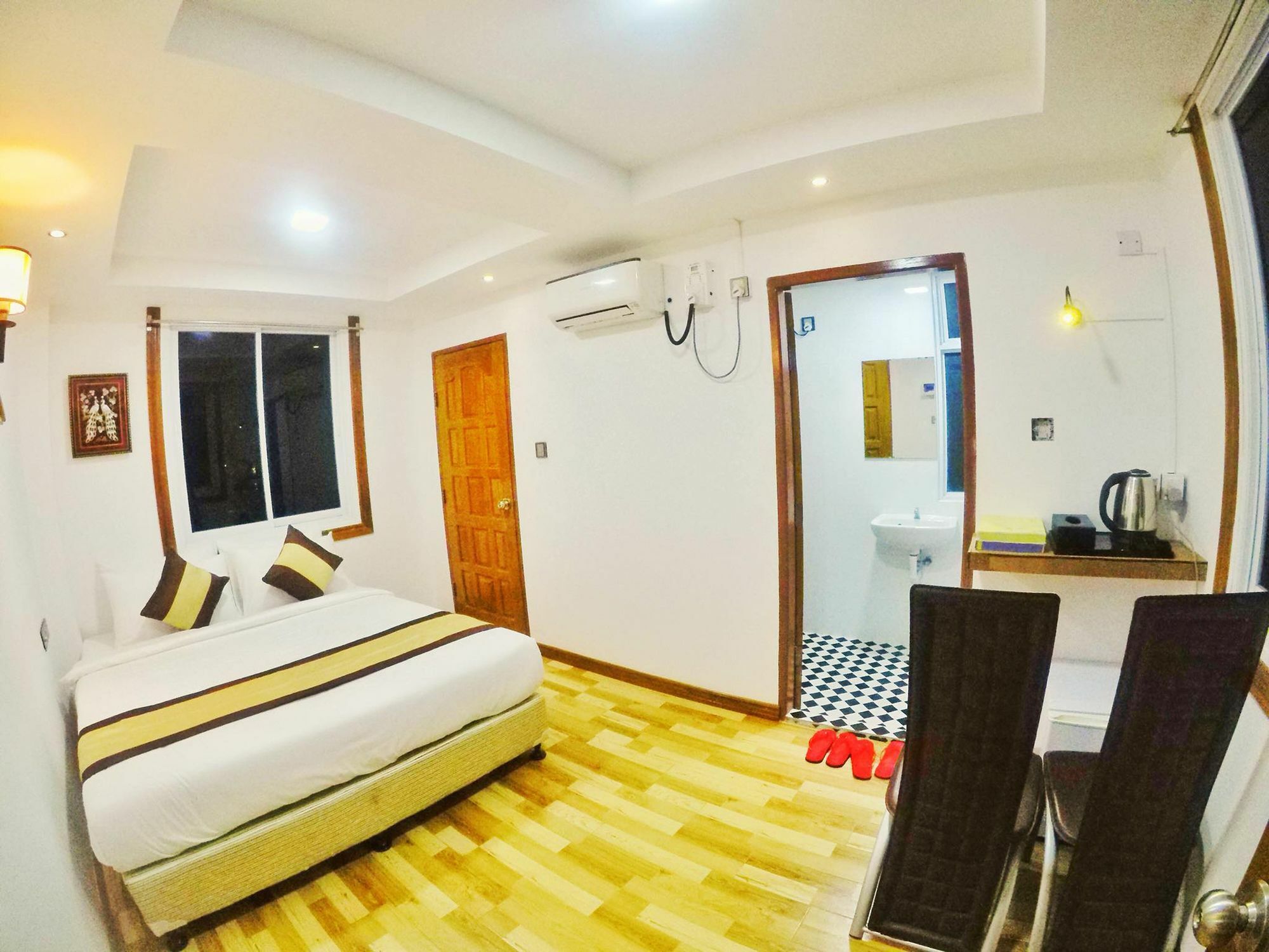The Lodge Yangon Poshtel Esterno foto